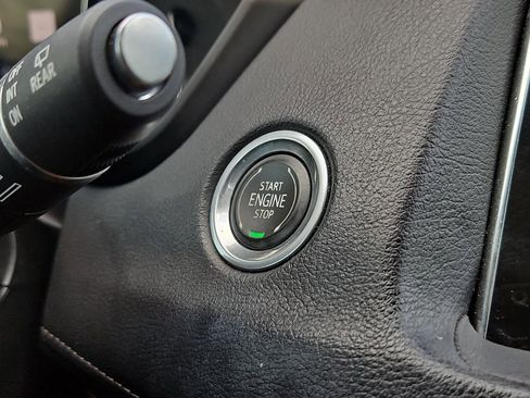 Used 2019 Cadillac XT4 Premium Luxury FWD image 29