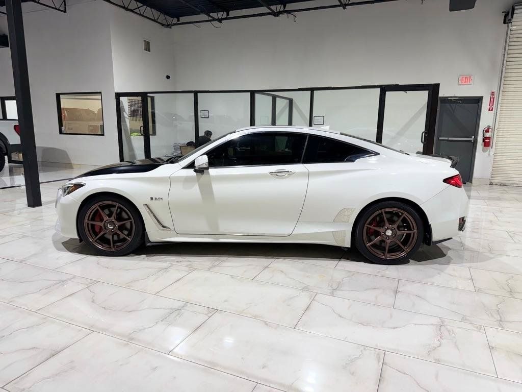 Used 2017 INFINITI Q60 Red Sport 400 RWD image 7