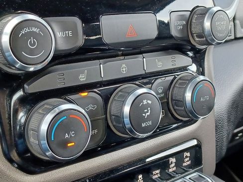 Used 2019 RAM 1500 Big Horn AWD/4WD image 24