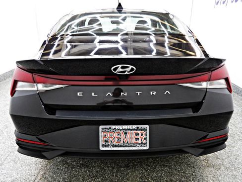 Used 2023 Hyundai Elantra SEL image 5