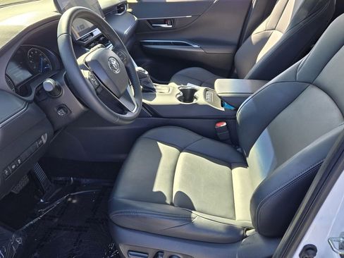 Used 2024 Toyota Venza Nightshade image 10