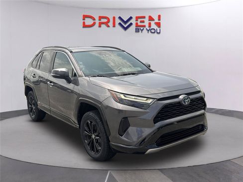 Used 2022 Toyota RAV4 SE w/ Convenience Package AWD/4WD image 1