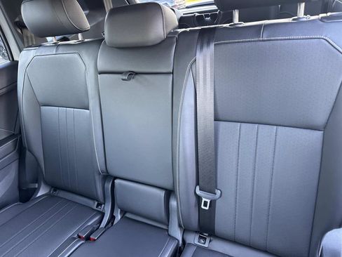 Used 2024 Volkswagen Tiguan SE R-Line image 14