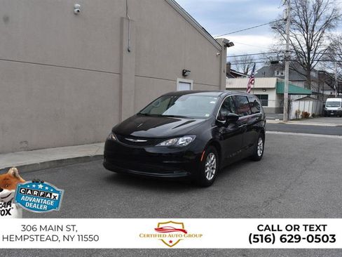 Used 2024 Chrysler Voyager LX image 2