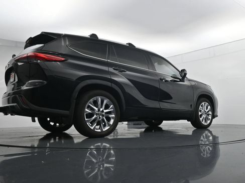 Used 2022 Toyota Highlander Limited AWD/4WD image 34