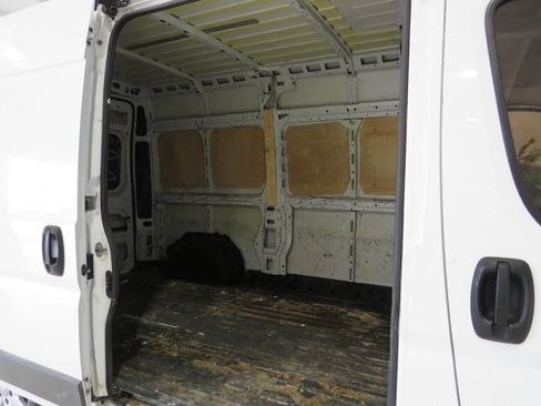 Used 2014 RAM ProMaster 2500 w/ Interior Convenience Group image 17