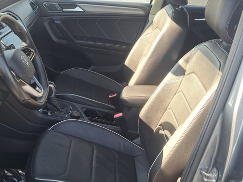Used 2022 Volkswagen Tiguan SEL R-Line image 19