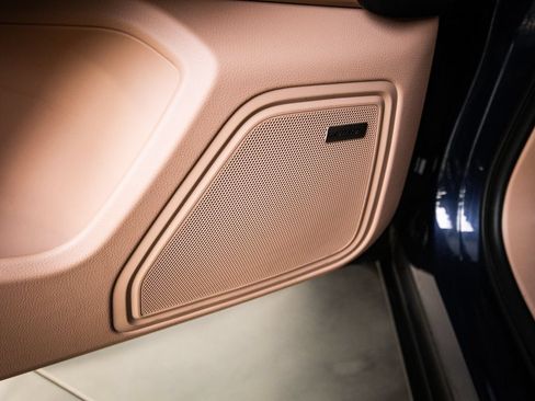 Certified 2024 Porsche Macan AWD/4WD image 21