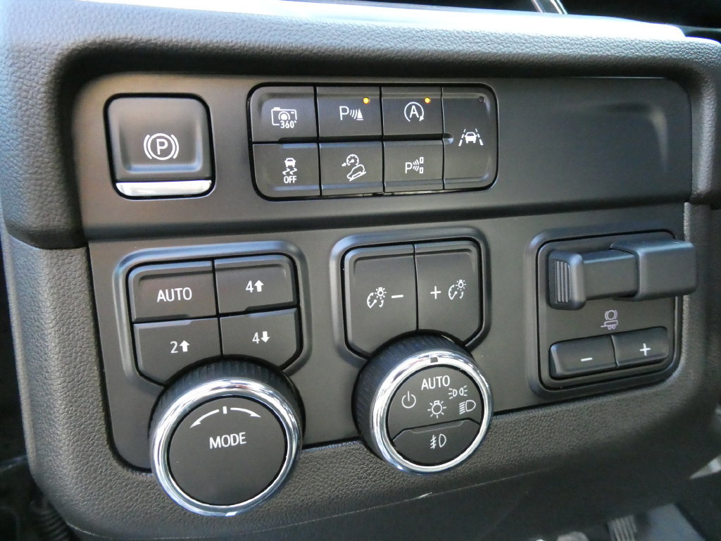 Certified 2025 Chevrolet Suburban Z71 w/ Comfort Package AWD/4WD image 30