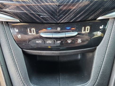 Used 2025 Cadillac XT6 Premium Luxury FWD image 18