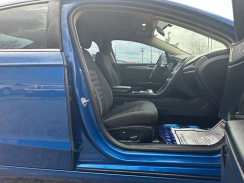 Used 2017 Ford Fusion SE image 18