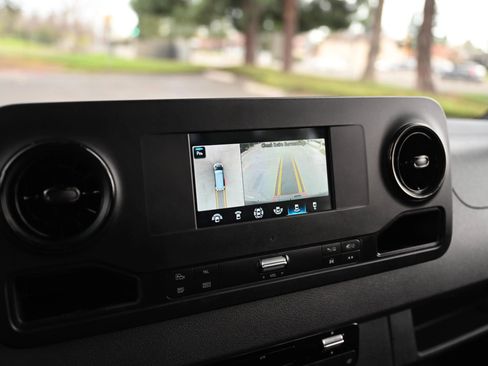 Used 2020 Mercedes-Benz Sprinter 2500 image 29