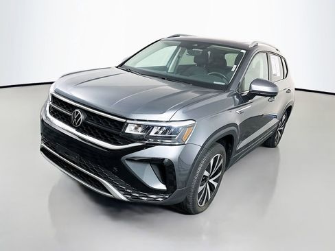 Used 2022 Volkswagen Taos SE image 3