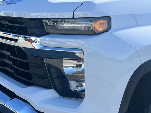 Used 2024 Chevrolet Silverado 2500 LT image 30