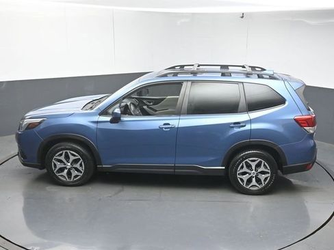 Used 2022 Subaru Forester Premium AWD/4WD image 46