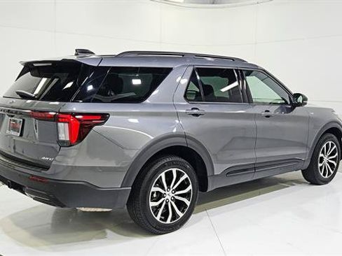 Used 2025 Ford Explorer ST-Line AWD/4WD image 8