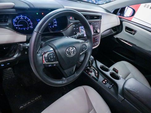 Used 2018 Toyota Avalon XLE Premium FWD image 12