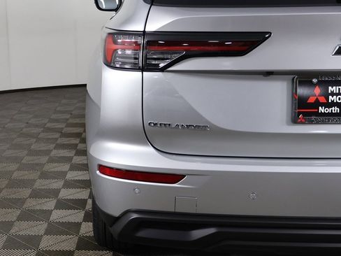 New 2025 Mitsubishi Outlander ES image 15