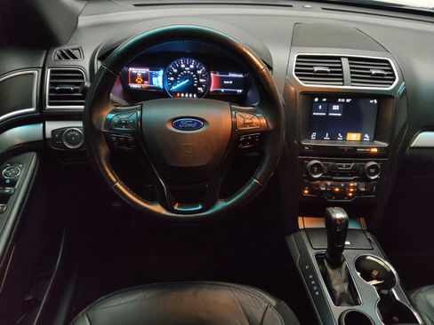 Used 2017 Ford Explorer XLT w/ Equipment Group 202A FWD image 22