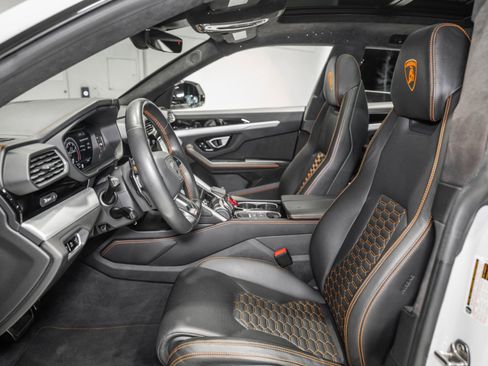 Used 2020 Lamborghini Urus image 2