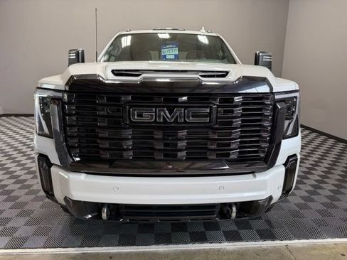 Used 2024 GMC Sierra 3500 Denali Ultimate AWD/4WD image 4