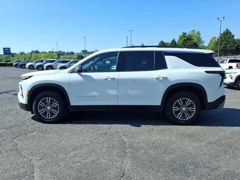 Used 2025 Chevrolet Traverse LT FWD image 6