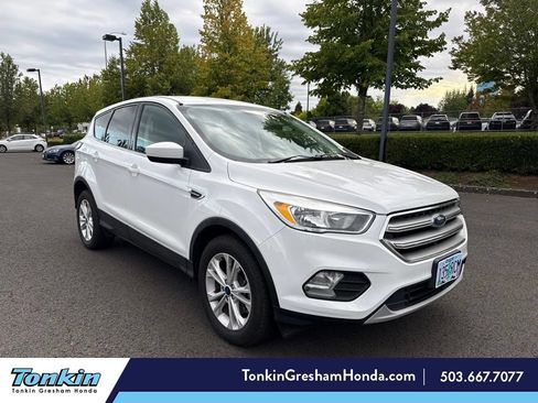 Used 2017 Ford Escape SE AWD/4WD image 1