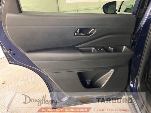 Used 2025 Nissan Pathfinder SV FWD image 32