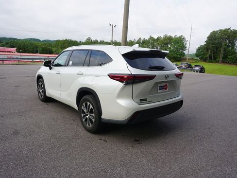 Used 2022 Toyota Highlander XLE FWD image 23