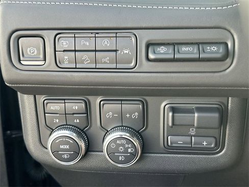 Used 2024 GMC Yukon Denali Ultimate image 17