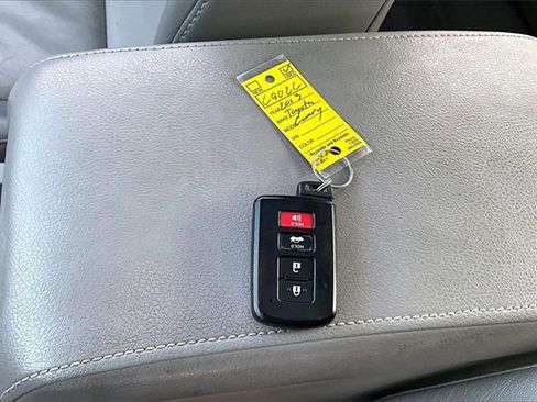 Used 2013 Toyota Camry XLE image 35