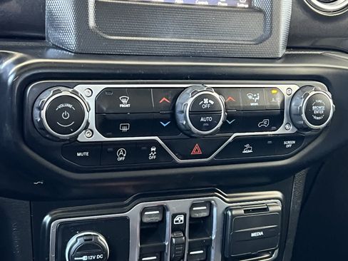 Used 2021 Jeep Wrangler Unlimited Sahara AWD/4WD image 20