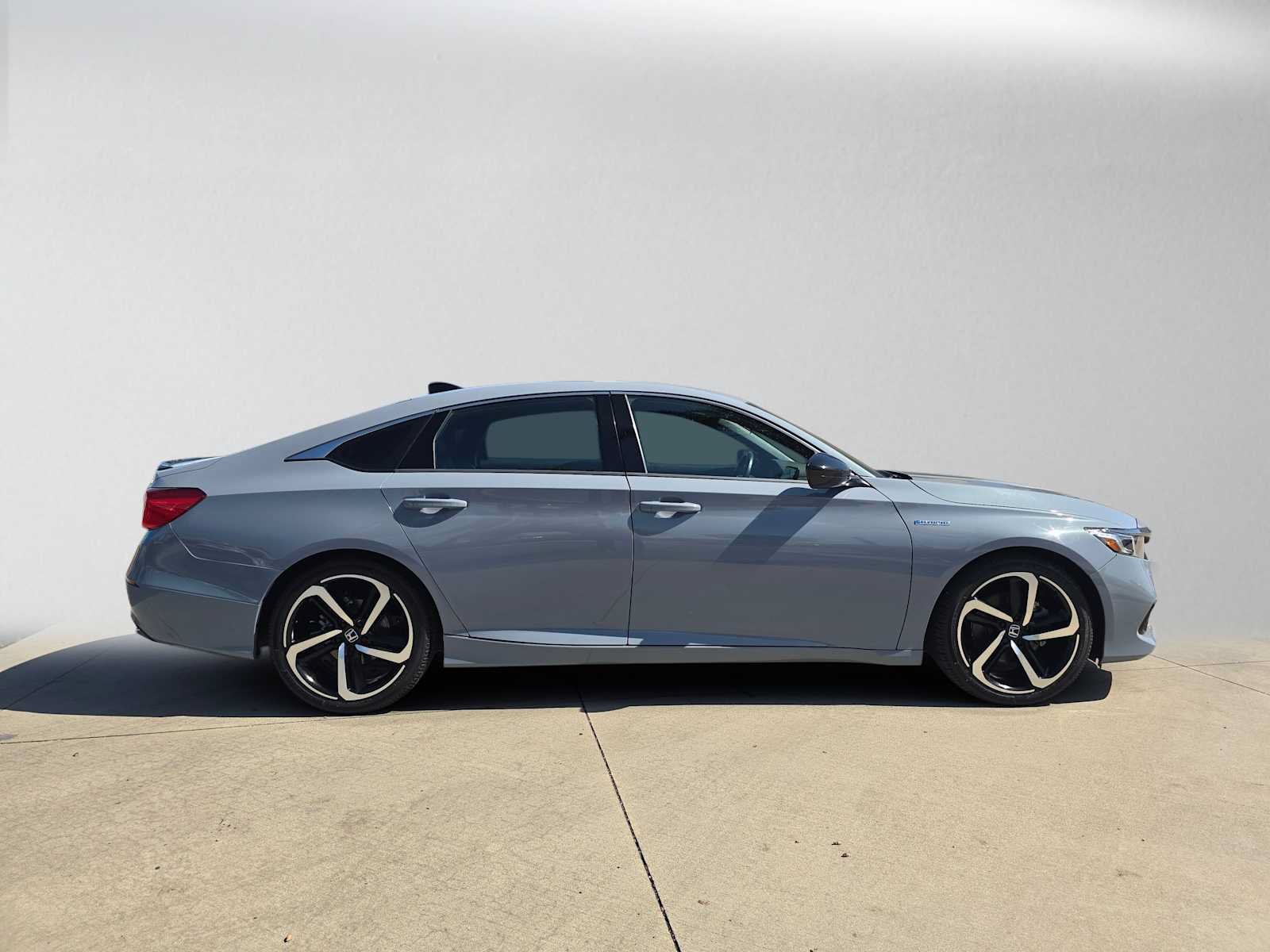 Used 2022 Honda Accord Sport image 2