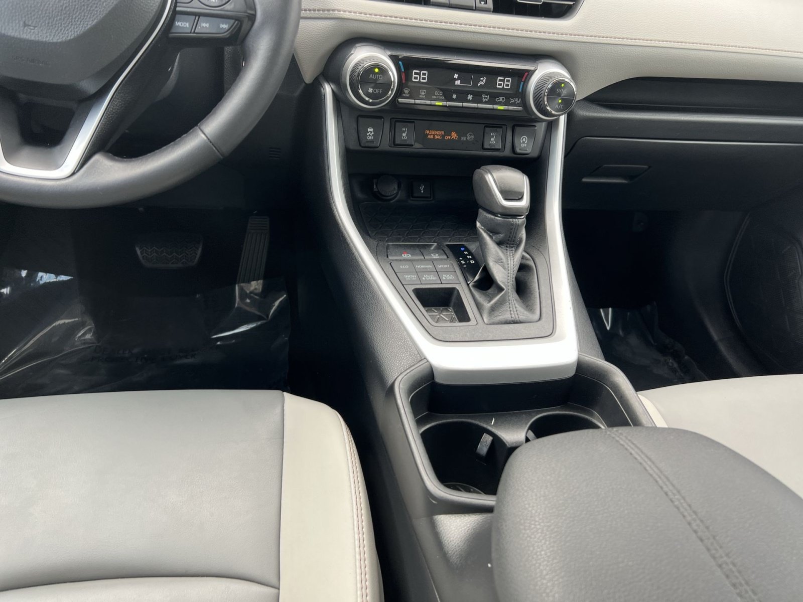 Used 2021 Toyota RAV4 XLE Premium AWD/4WD image 22