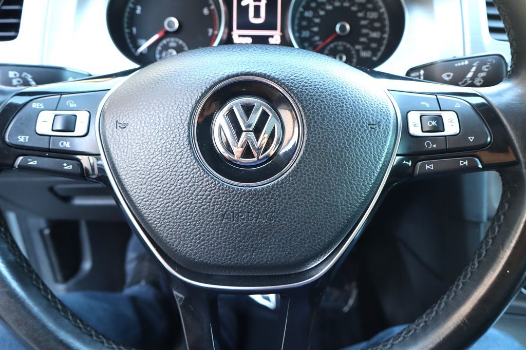Used 2017 Volkswagen Golf Wolfsburg Edition FWD image 25