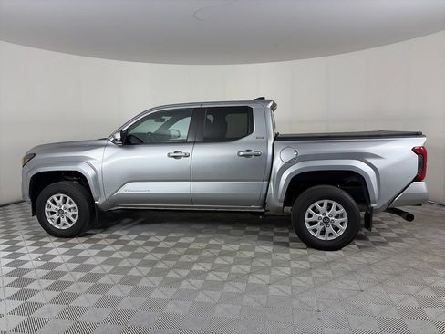 Used 2024 Toyota Tacoma SR5 AWD/4WD image 4