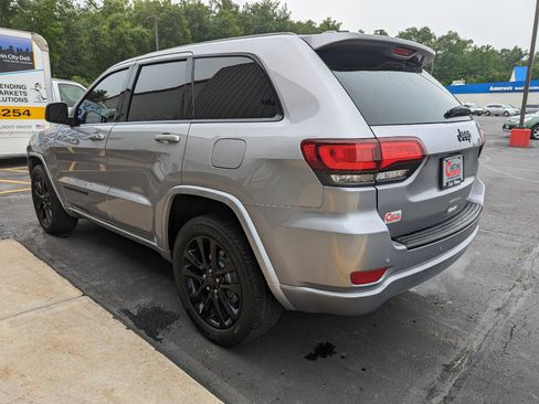 Used 2018 Jeep Grand Cherokee Altitude image 6