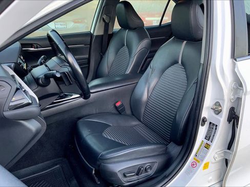 Used 2019 Toyota Camry SE image 7