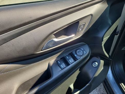 Used 2025 Buick Envista Sport Touring w/ Convenience I Package FWD image 17