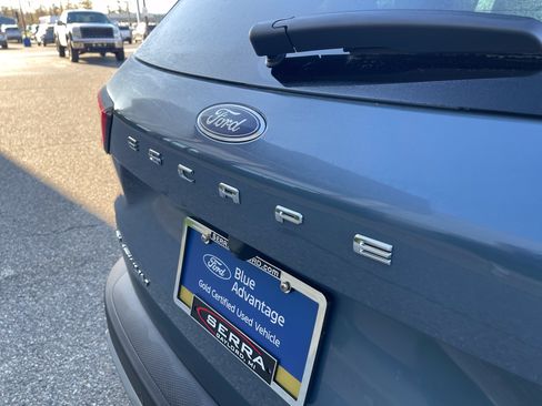 Certified 2025 Ford Escape Platinum AWD/4WD image 28