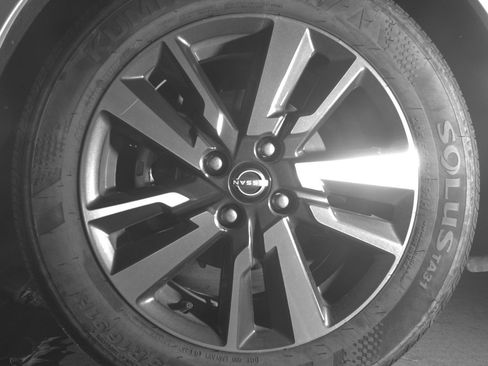 Used 2025 Nissan Versa SV image 12