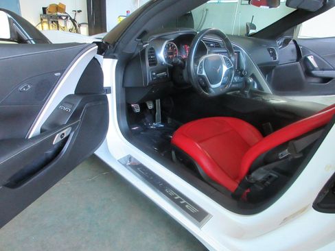 Used 2017 Chevrolet Corvette Stingray Coupe w/ Carbon Flash Badge Package image 6