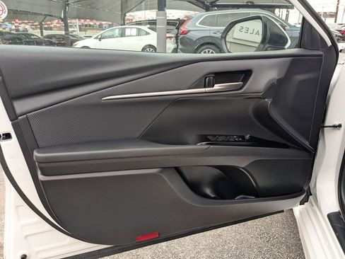 Used 2025 Toyota Camry SE image 14