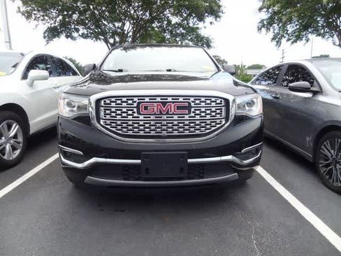 Used 2019 GMC Acadia Denali w/ Technology Package AWD/4WD image 2
