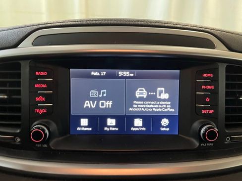 Used 2019 Kia Sorento LX image 16