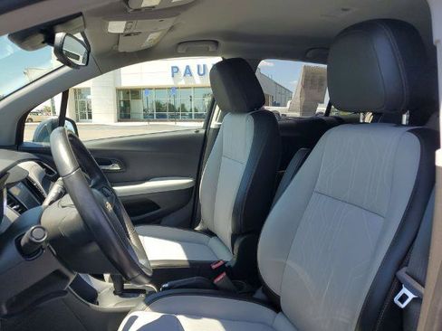Used 2022 Chevrolet Trax LT w/ LT Convenience Package AWD/4WD image 5