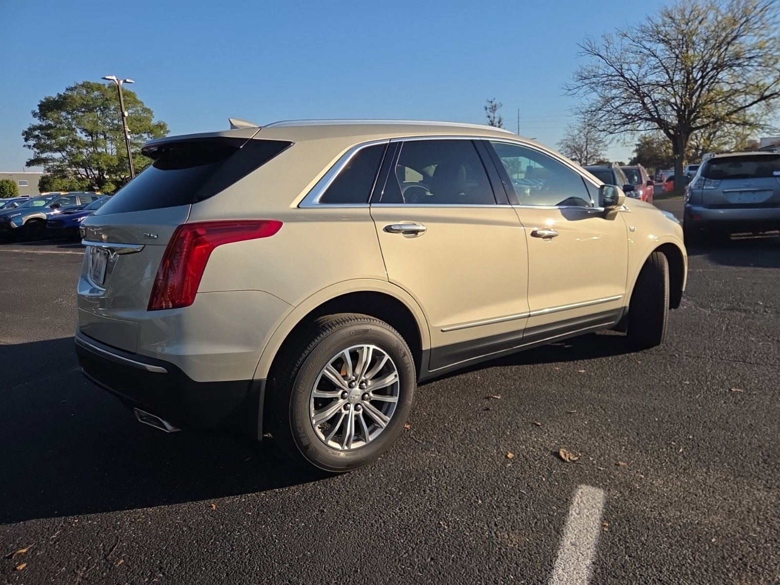 Used 2017 Cadillac XT5 Luxury w/ Driver Awareness Package AWD/4WD image 7