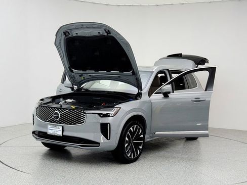 Certified 2026 Volvo XC90 B5 Plus w/ Protection Package image 9