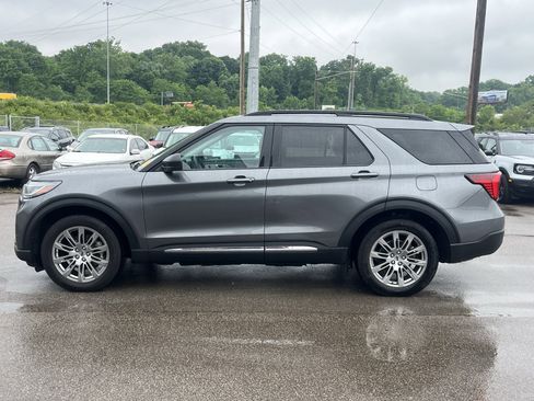 Used 2025 Ford Explorer Active w/ Active Comfort Package AWD/4WD image 4