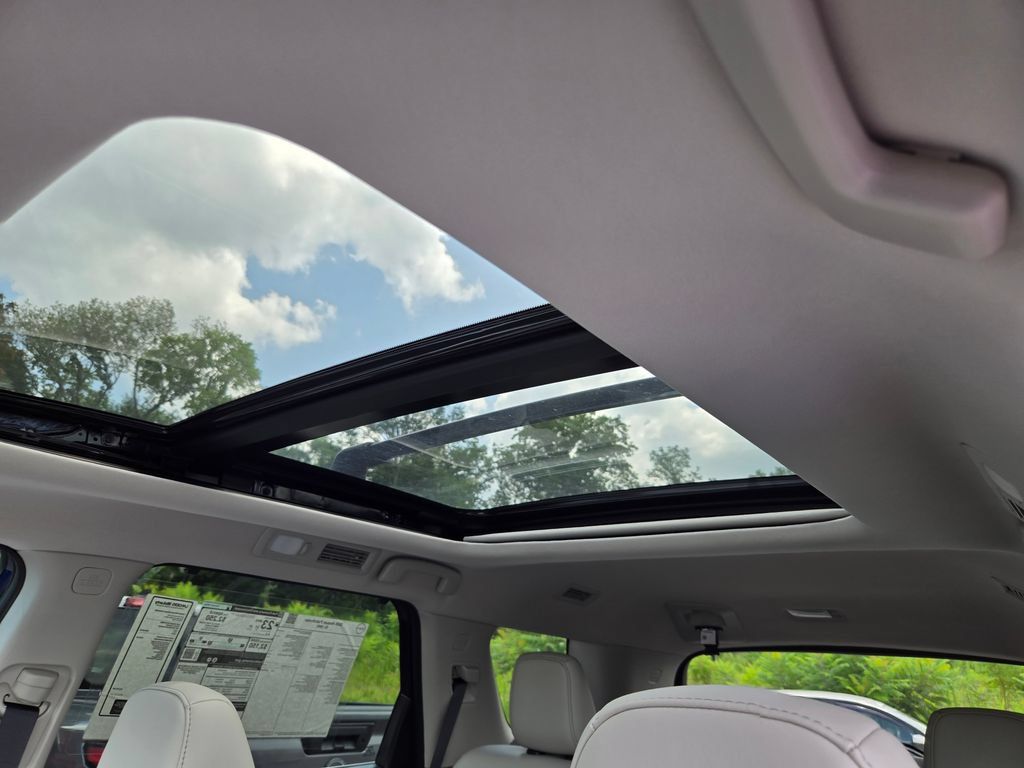 New 2026 Nissan Pathfinder Platinum FWD image 15